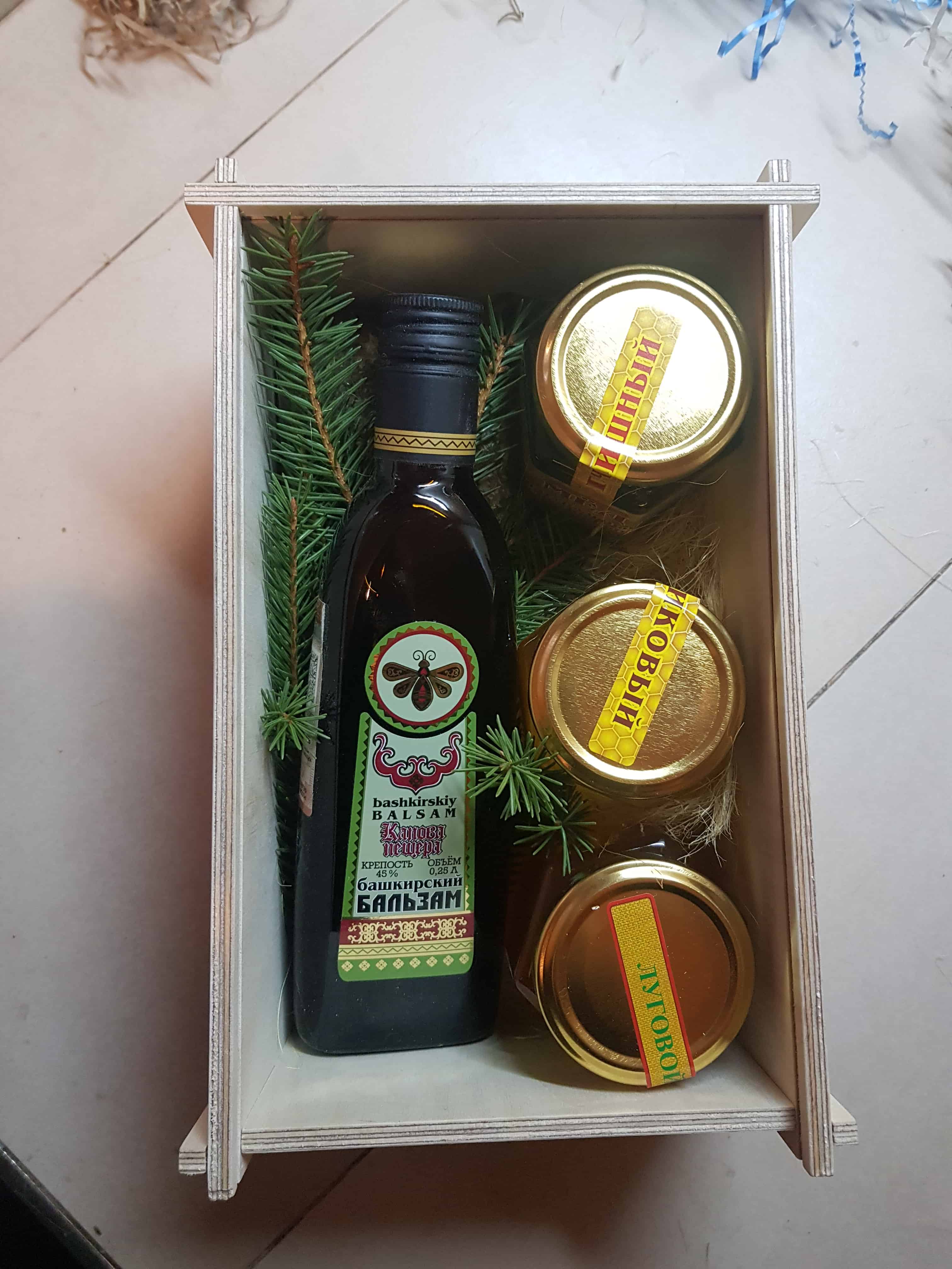 фотография коробки с подарком